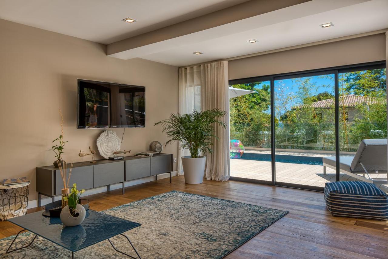 Deluxe Villa Graziella 200 M From The Beach 艾日 外观 照片